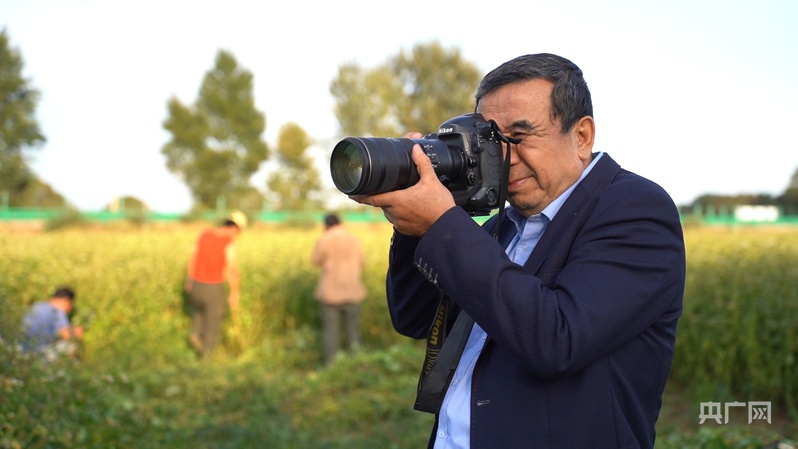 内蒙古摄影家协会名誉主席额博带队赴库伦旗